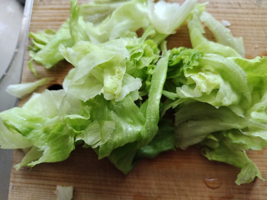 ちぎったレタス
