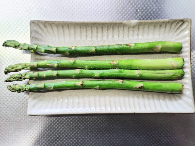 アスパラガスのステーキ