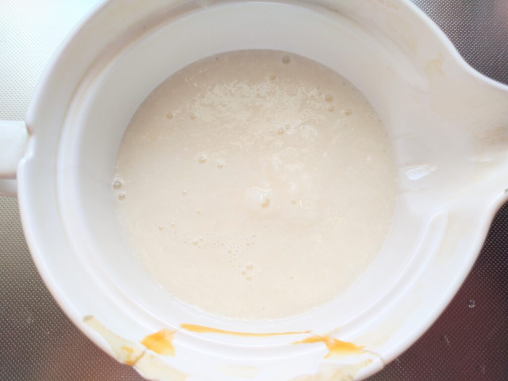 とろろ　容器に入っています