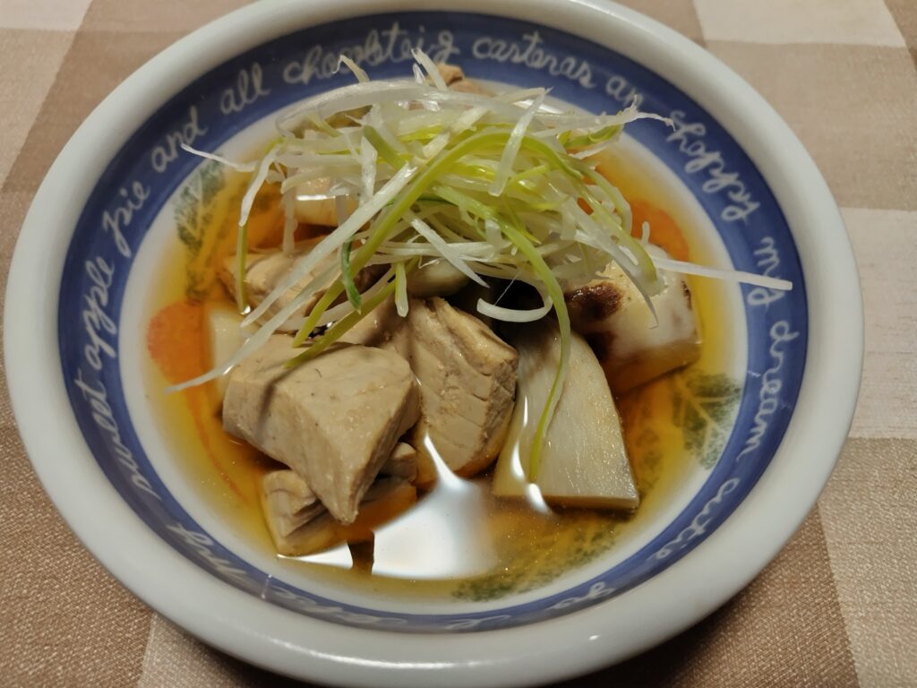 さといもとマグロの煮物