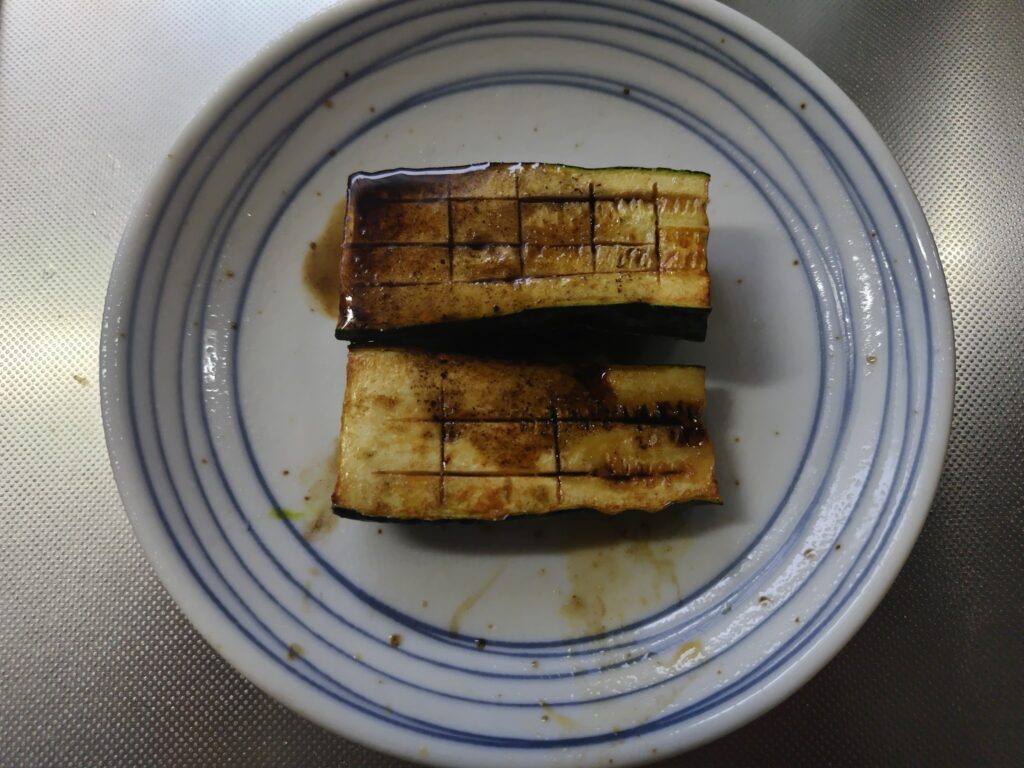 ズッキーニのステーキ 隠し包丁入り