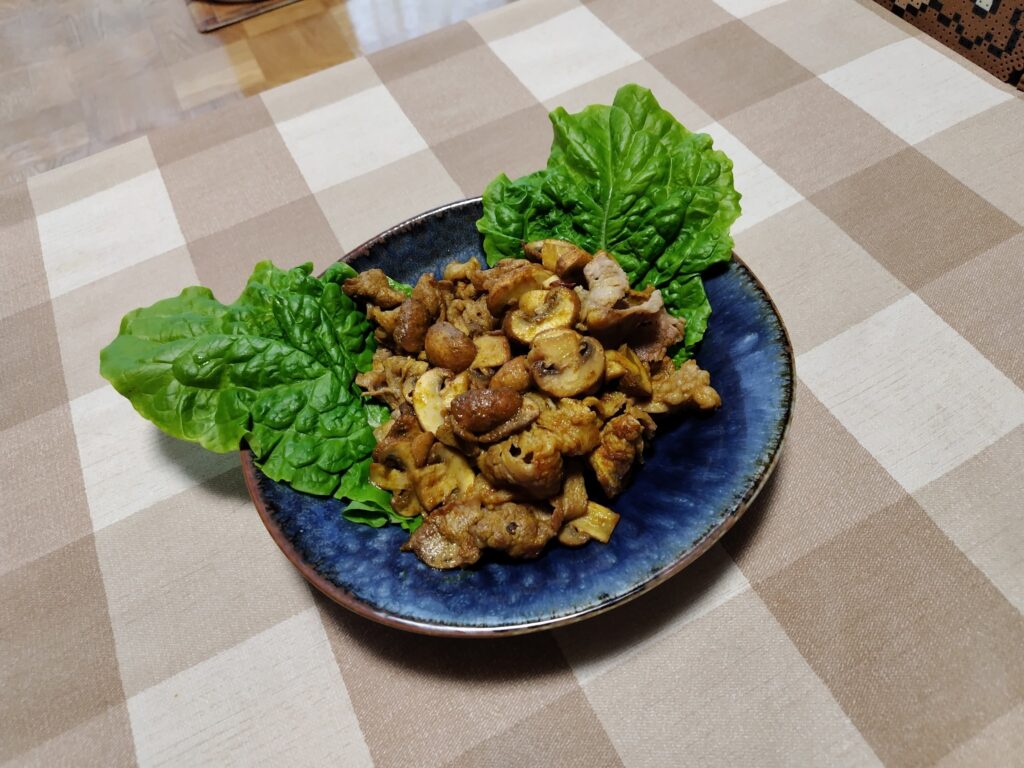 マッシュルームと豚肉のカレー粉炒め