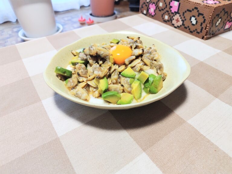 アボカドあさり丼