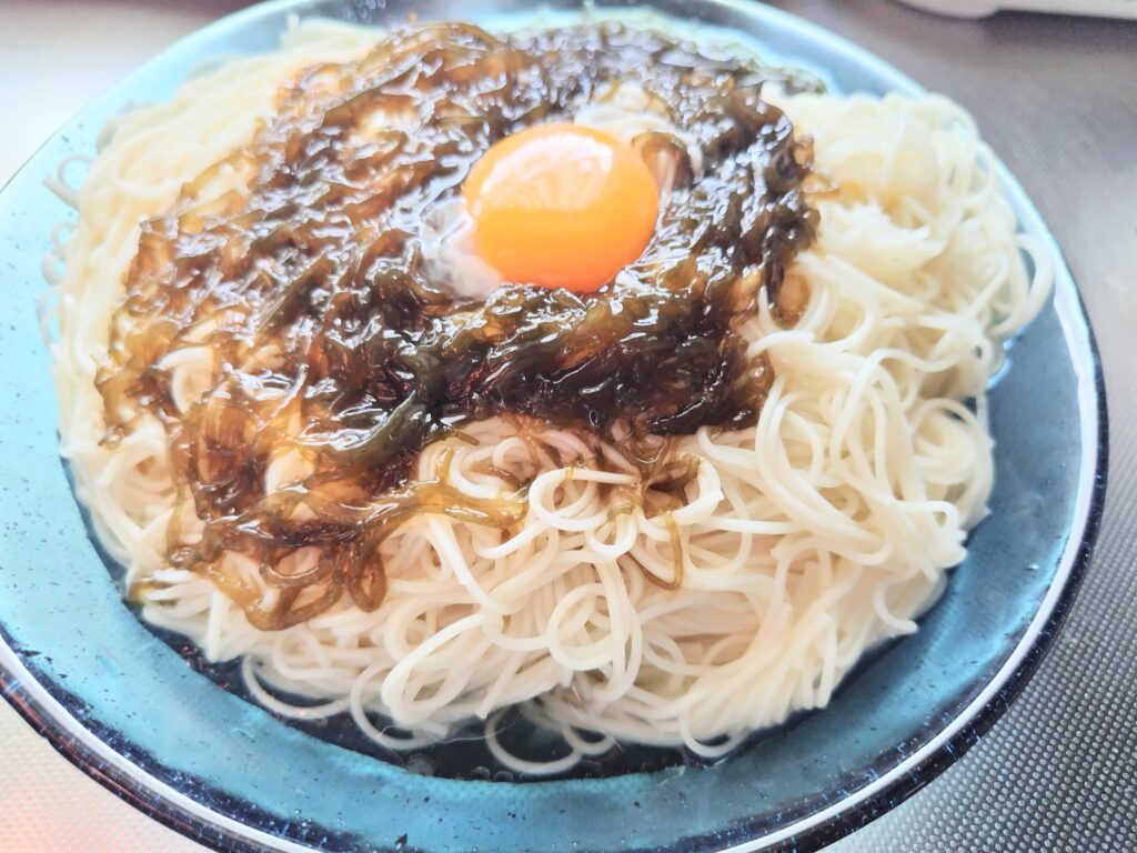 もずく黄身そうめん 齋藤瞬料理