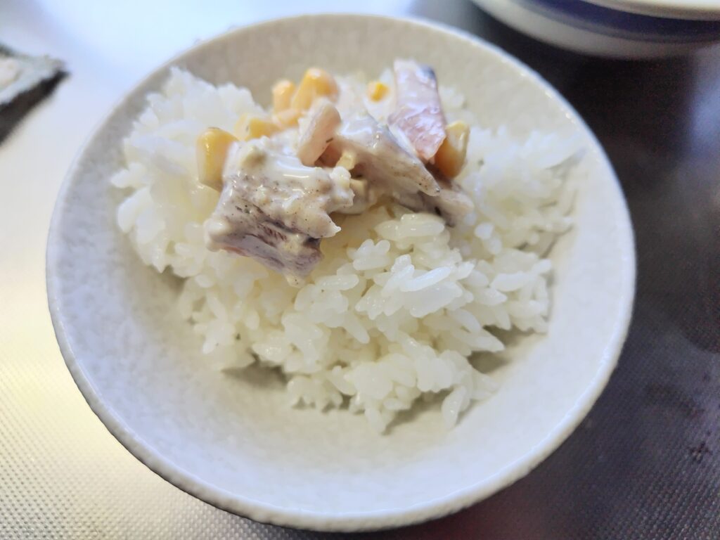コーン缶にしん 白米にのせています