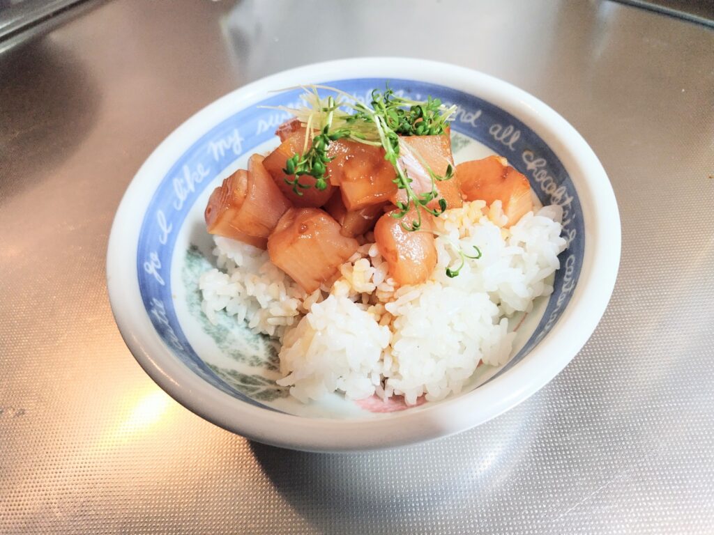 クレソンスプラウトのせ鉄火丼 完成
