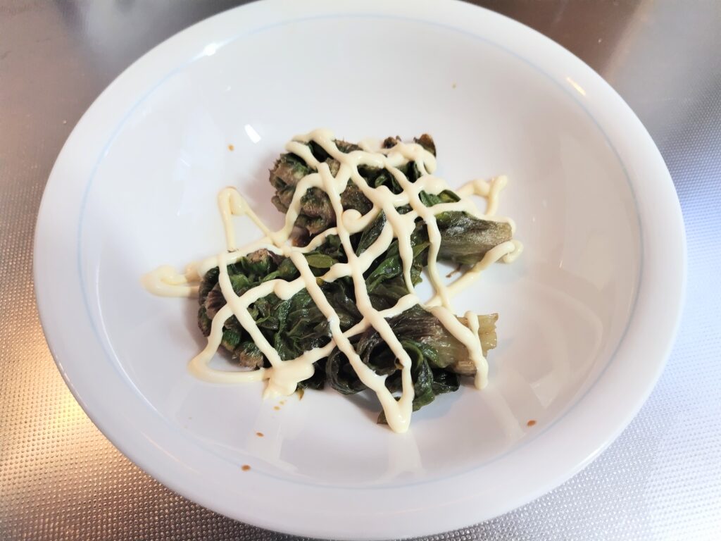 アク抜きしたふきのとう　しょう油とマヨネーズで食べました